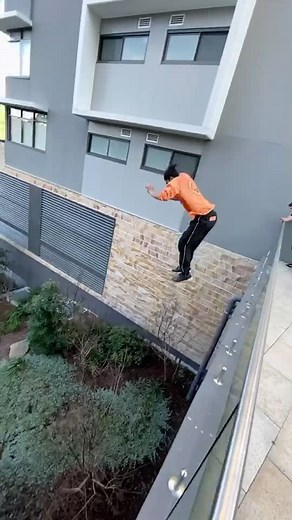 Ultimate Parkour Challenges: Jumping and Falling Fun