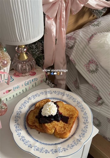 slow mornings 🧺🫐☁️🧸🕯️ #aesthetic #morningroutine #comfort #pinterest #inspo