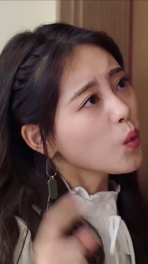 33K views · 1.2K reactions | The boy asked the girl to help with the clothes while bathing! | 甜剧安利社 SweetDrama | Facebook