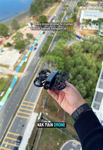 Sebelum beli yg mahal, boleh try dulu main drone untuk beginner ni. Yg best siap ada kamera utk kita ambik gambar, video & tengok view masa tengah fly. Link di beg kuning. #minidrone #minidron #dronemurah #dronemini #dronek100max