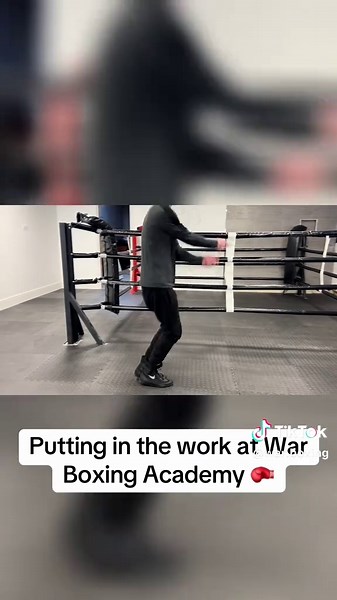 Getting some work done at the end of a days graft at War Boxing Academy 🥊 #warboxingacademy #boxing #englandboxing #amateurboxing #boxingclub #boxingtraining #🥊 #warminster