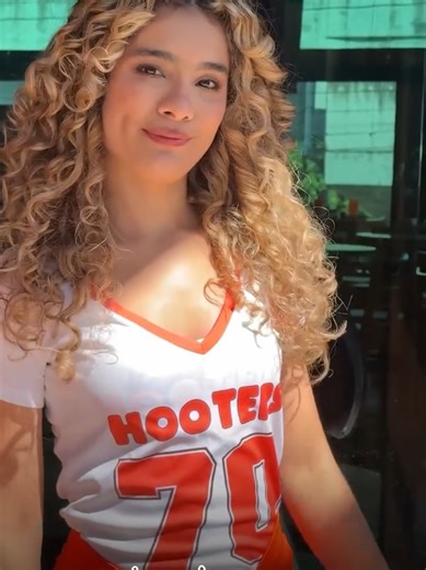 El Super Bowl se vive en Hooters...🧡🦉🏈#hootersgirls #hootersgirl #hooterscostarica #hooters #nfl