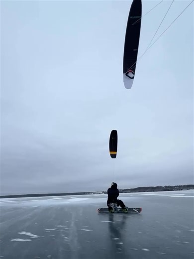 Kite... but make it on ice! 💨 ( 🎥 @tonnuss ) #Unreel #Extreme #Kiteboarding #Snowszn #Sendit
