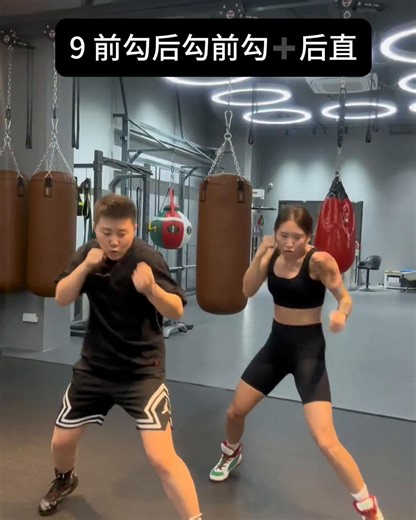 not.aboxer on Instagram: "💥 初學拳擊必備！16 種組合拳打法 🥊✨ 🥊 提升基本功：如何靈活運用這些組合？ 1. 左勾拳 + 右直拳 2. 前移擺拳 + 左上鉤 3. 下擊 + 上勾拳 💡 每種組合都有獨特技巧，快來練習提升你的拳擊技巧吧！💪 🔥 拳擊好處： ✔ 塑造體態 + 消耗卡路里 ✔ 增強肌肉力量 + 提高反應速度 ✔ 增加心肺耐力 👊 準備好開始你的拳擊訓練了嗎？💥 快來感受拳擊的激情吧！ 🏋️‍♂️ #拳擊基本功 #拳擊訓練 #拳擊技巧 #鍛練肌肉 #燃脂健身 #健康生活"