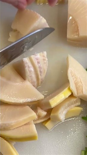 たけのこをいちょう切りにする【卵入り野菜炒め】