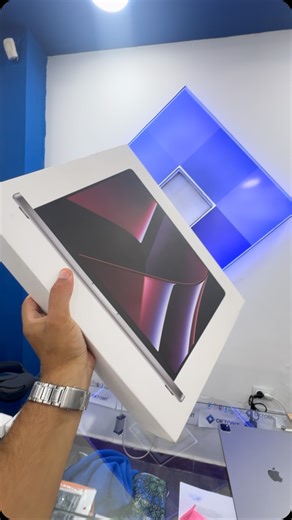 Oktobit | Vente de laptops & matériel informatique on Instagram: "Pack de 1.000.000,00 Da 🤑🤑 Produit 01 : -Macbook pro 2024 m2 max 16" 32GO 1 TO. -490000 da✅ Produit 02 : -Airpods max 2 type c -105000 da✅ Produit 03 : -Ipad pro 2022 m2 8/256 -215000 da ✅ Produit 04 : -Iphone 15 pro max 256 Go 90% -195000 da ✅ Produit 05 : -Airpods 3rd generation original -35000 da ✅ Livraison 58 wilayas gratuit et garantie 6 mois ✅😌"