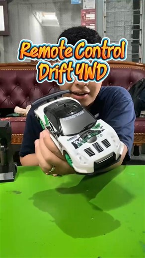 Mobil Remote Control RC Drift 4wd Anti Bentrok. Bisa dicontrol lewat hp