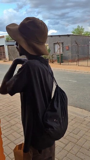 Dr Andrew giving helping hand | drandrew88