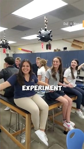 Shocking Science Experiment 😱 (@clinks_class on IG) #shorts