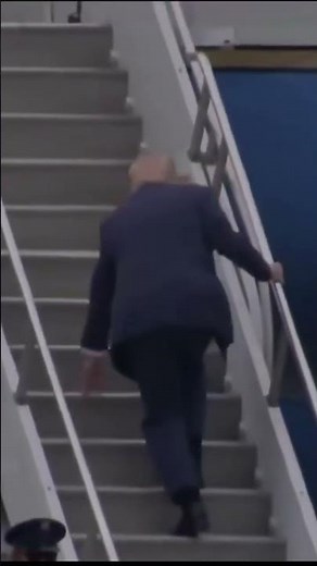 Trump stumbles on steps of Air Force One