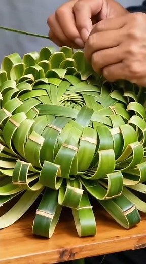 The process of making crafts using the basic material of bamboo