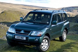 AUTO.RIA – Mitsubishi Shogun Позашляховик 2003-2006 — модифікації та комплектації, фото, ціни на Мітсубісі Шогун 3 покоління (FL)