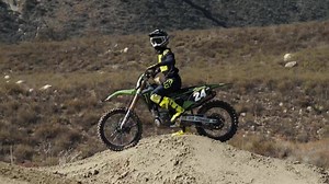 Austin Forkner’s riding can only be described as aggressive and soaked in style. This approach was ever present at the MX20 shoot at Fox Raceway. Forkner’s Nac Nacs and huge whips had seasoned pro’s scratching their heads. MX20 is Made for Austin Fox Racing #foxmx20 #madeformotocross | Austin Forkner