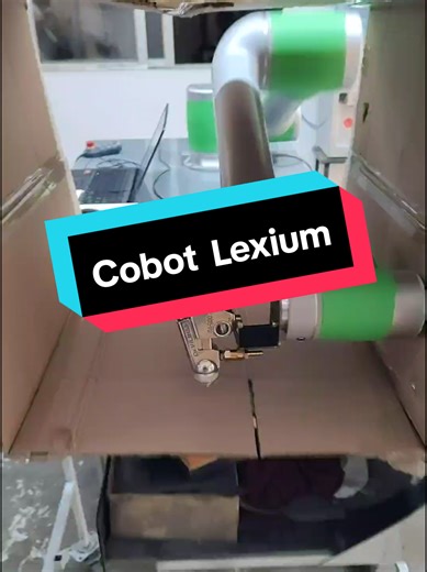 #roboticaindustrial #automatizacion #schneider #ingenieria #programacion Hoy pude hacer mi primer programa en este cobot Lexium para una demostración de aplicación. Pasen tips de programar robots 👉👈