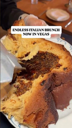 Tableside panettone LAVO Las Vegas 🍞 $65 endless Italian brunch 🇮🇹