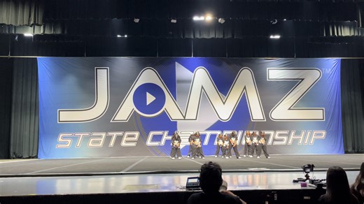 Kerman Mighty Mites Cheerleading Champions