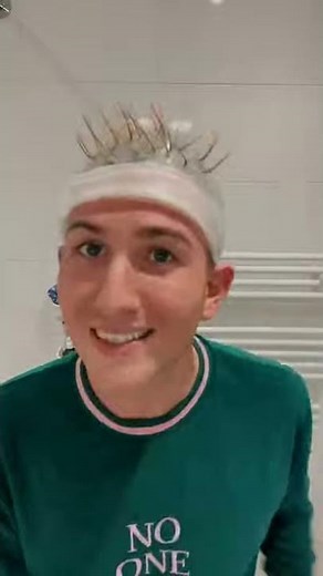 DIY Natural Highlights on Short Hair at Home with a Highlight Cap | 90s Hair Hack