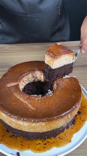 The best pudding cake of your life. | Easy Recipes