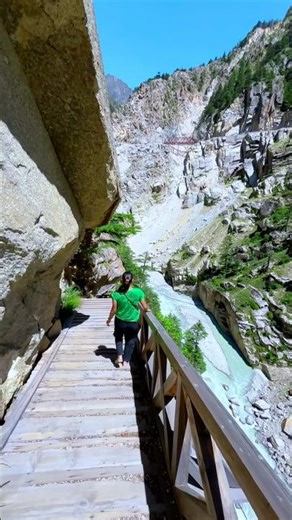 Pahadon ke beech ek aisa raasta, jo dil ko bhi chhoo jaye #gartanggali #harshilvalley #gangotridham