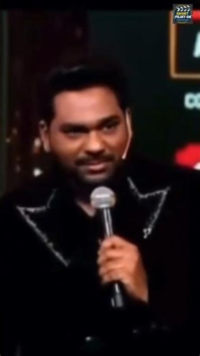 Zakir Khan OMG 😱 awkward silence... lagta hai clapping karna bhool gye hain 😂 #zakirkhan #shorts
