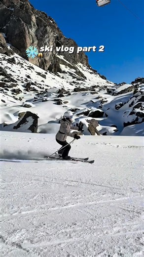Matea Detelić on Instagram: "Cijena i što je sve uključeno u nju: 🎿🥂 - put do Iscghla vlakom sa spavaonicama (prethodni video) i vraćanje u Hrvatsku busom - dva noćenja u hotelu s 4* - doručak i večera, spa - osiguranje - ski pass za 3 dana - goodie bag - nisu bili službeni partiji, ali imali smo stolove u Trofani (najpoznatijem klubu tamo) Cijena za to je 900 eur 🎉 po meni sve to itekako vrijedi, ali ja sam osoba koja je zadovoljna i sa skromnijim skijalištima. Ovo je teeeški luksuz bio. Va