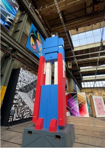 ZEDZ and mini ZEDZ 🥹 The Dutch graffiti writer and visual artist. He is part of the first generation of style writers in the Netherlands and went global with his innovative styles, helping to pioneer the 3D graffiti movement. For his installation at STRAAT, ZEDZ brought one of his iconic Robots With Guns into the third dimension. His 8-meter-tall GUNFINGA robot explores a new approach to letterforms. For ZEDZ, it is a way of keeping graffiti exciting. While the work expands beyond traditional g