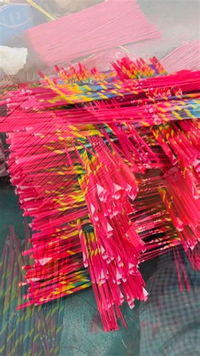 Morning Glory Sparklers - See How We Handcraft the Magic! 🌟✨ Watch the art of hand-rolling these beautiful sparklers! Perfect for kids 3 (with adults), bringing daytime sparkle to any open space. Made by hand, loved by families! 👨‍👩‍👧‍👦 👉 Watch the magical process now! #MorningGlory #HandmadeSparklers #FamilyFun #DaytimeMagic #KidsFireworks | Doremi Pyrotechnics