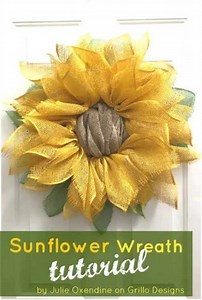 Love this sunflower wreath!!! So cute for the door! Get the instructions --> http://grillo-designs.com/julies-sunflower-wreath/ | Spaceships and Laser Beams