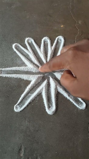 Kolam yeppadi irukku #trendingshorts #viral #viralvideo #rangoli #kolamdesigns #cute #kolam #new