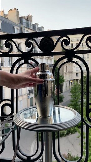 Making a French 75 in Paris 🍋🥂🍾🇫🇷 #cocktails #recipe #recipes #drink #paris