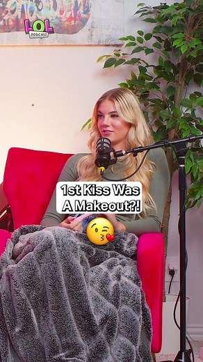 Cash and Kates first kiss was wild!😳 #thelolpodcast #podcasts #thelolpodcast
