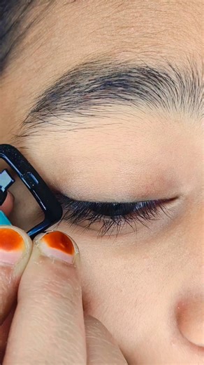 How to apply eyeliner /Simple eyeliner tutorial 😍 #shorts #eyemakeup