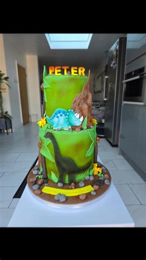 Dinosaur theme cake 🎂. . . . . . . . #dinosaur #dinosaurcake #dinocake #dinoparty #cake #cakes #cakeboss