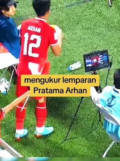Mengukur Lemparan Pratama Arhan #pratamaarhan #arhan #aff #aseancup2024 #timnasday #timnas #timnasindonesia