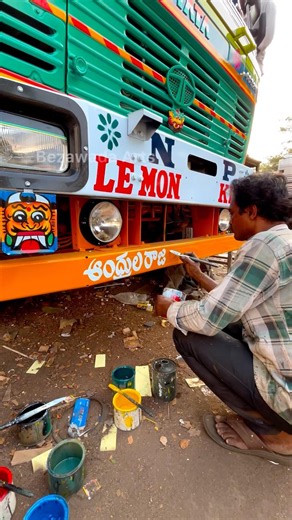 🎨 Indian Street Artist Creates Beautiful Truck Paint Art #viral #shorts #trending