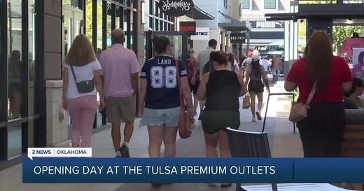 Tulsa Premium Outlet Mall officially opens