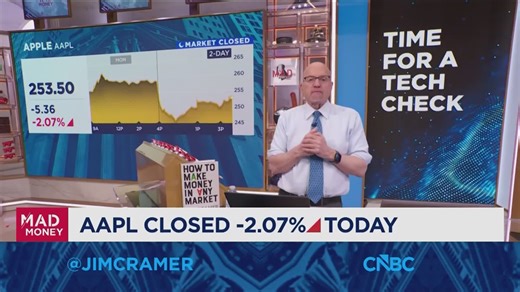 Jim Cramer checks in on the Big Tech sector as Apple shares sink