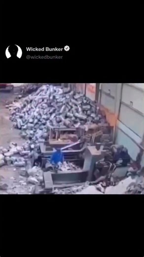 Wicked Bunker on Instagram: "Make sure to follow @wickedbunker for more !! “会喝水的道路”（即透水沥青路面）是一种经过工程设计的路面结构，其核心特点是能够让雨水快速渗透路面，而不是在表面积水。透水沥青不同于传统致密型沥青，它通过减少细集料来形成更高的空隙率，从而构建一个相互连通的孔隙网络，使雨水能够垂直渗入路面。路面下方通常设置级配良好的碎石贮水层，用于暂时储存渗入的雨水，并让其逐渐渗入土壤或以受控方式排入排水系统。该结构不仅能有效减少地表径流和城市内涝，还可降低车辆水滑风险，提高行车安全，同时通过补充地下水和过滤污染物实现生态效益。因此，透水沥青被视为现代交通基础设施中可持续雨水管理的重要技术进 展#透水沥青#海绵城市 ＃会喝水的道路＃绿色基础设施＃低影响开发＃可持续交通 ＃城市规划＃智慧城市 ＃环境工程 ＃雨水管理#道路工程"