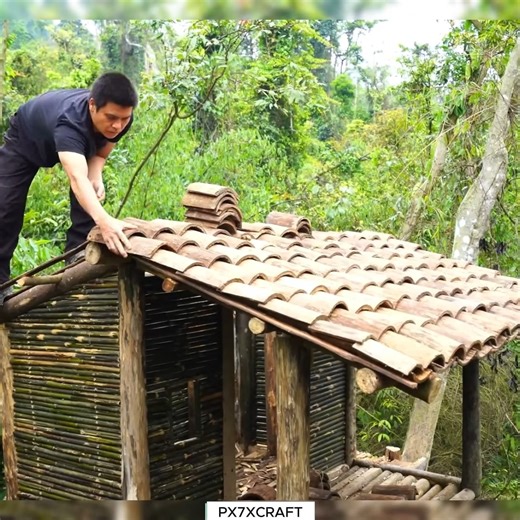 147K views · 2.5K reactions | Turned a giant tree trunk into a cozy bushcraft survival house #bushcraft #DIY- | Mansi's Handmade | Facebook
