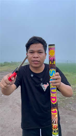 MENYALAKAN KEMBANG API ROMAN CANDLE 1.5 INCH TERBESAR!!! LEBARAN 2026 #mercon #kembangapi #shorts