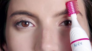 Eyebrow trimming and contouring just got easier thanks to the NEW Veet Sensitive Precision™ Beauty Styler | Veet Australia