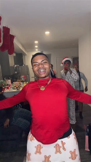 deontae foley on Instagram: "TAEHUSTLE’S CHRISTMAS EVE SECRET SANTA PARTY 🎅🏽"