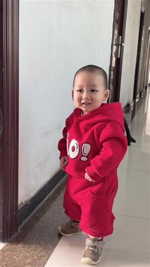 陪你长大的故事，走到了蹒跚学步的这一篇章#蹒跚学步 #宝宝走路 #宝宝的第一步 #可爱 #用抖音记录人生