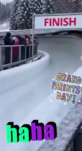 #Viral #snow #ouderenzorg #winter #lachen haha Rolator Race op de sneeuwbaan/ijsbaan