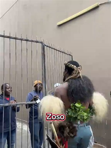 Protesters in East London, South Africa 🇿🇦 are still pushing to drive out all Nigerians after Igbos🇳🇬 installed a king there.Tinubu needs to address what’s happening. Ghana 🇬🇭 should also step in.