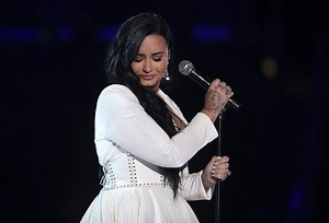 Demi Lovato - ballada Anyone po polsku. Ten tekst wzruszy każdego!