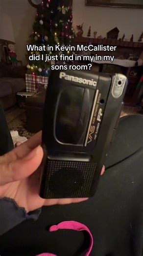 Home Alone 2 was my fav! Now where do I find mini cassettes?! #homealone2 #recorder #90sthrowback #kevinmcallister #macaulayculkin