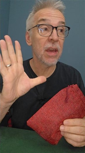 Guess the magic wallet #magician #magictrick