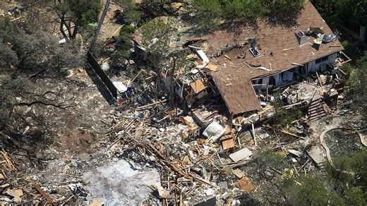 Local captures aftermath of Austin house explosion