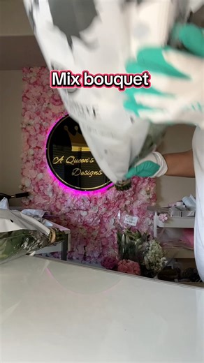 Mix bouquet #flowerarrangement #ramobuchon #ramos #rose